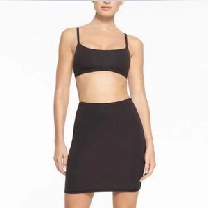 SKIMS *NWT Fits Everybody Mini Skirt | Onyx